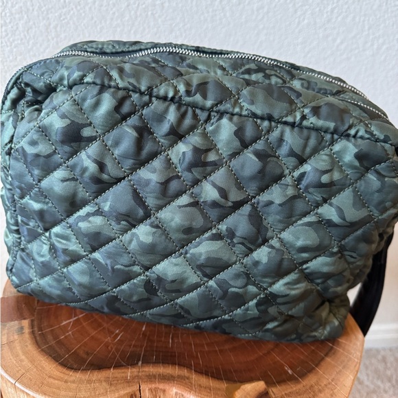 Large Steve Madden toiletries bag - Picture 2 of 3